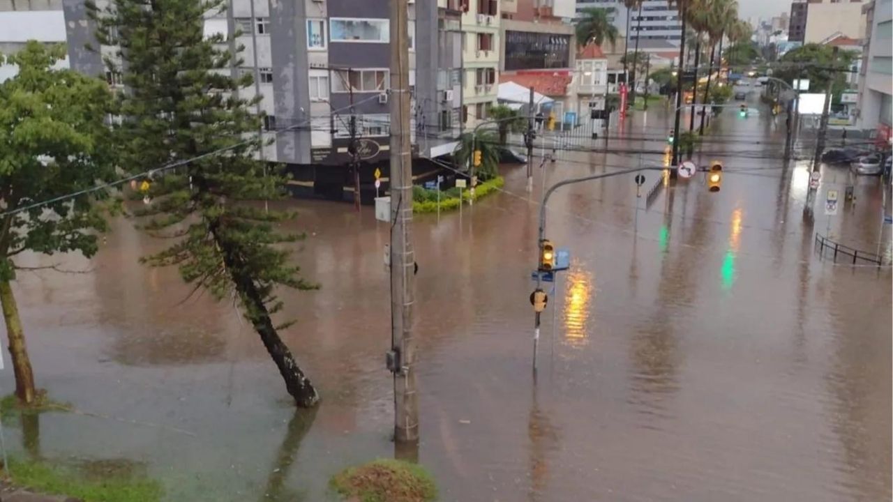 Ruas alagadas em Porto Alegre