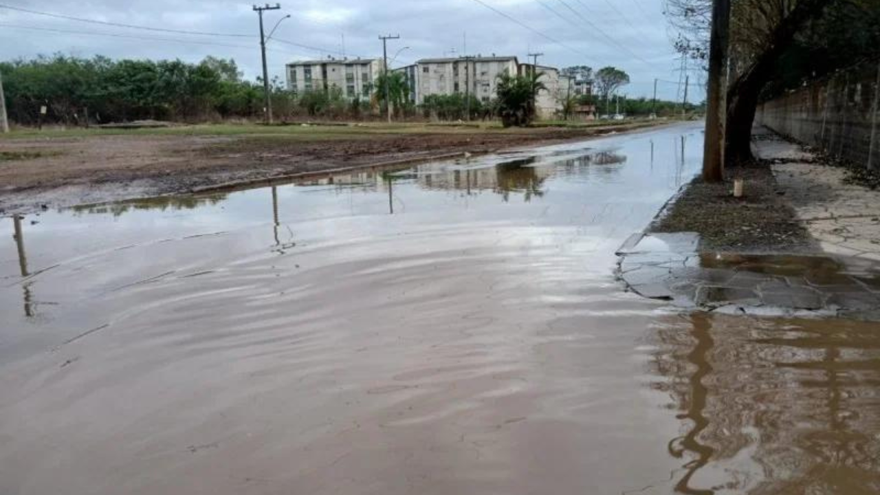 Após enchentes, moradores de cidade do Vale do Sinos reclamam pela falta de limpeza