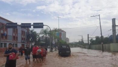 nivel d'agua elevando em bairro de porto alegre humaita