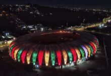 beira rio iluminado com cores do RS