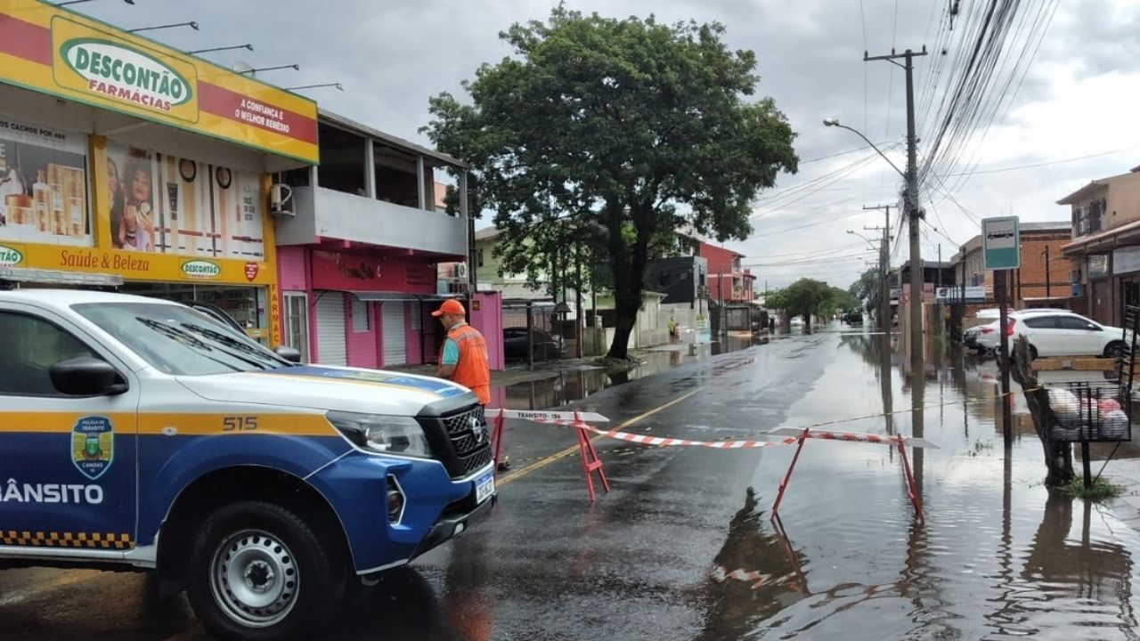 chuva em canoas