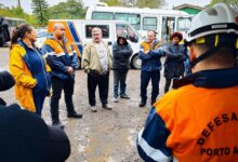 Defesa civil reunida durante enchentes