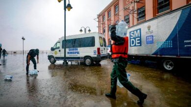 Prefeitura de Porto Alegre levando água potável