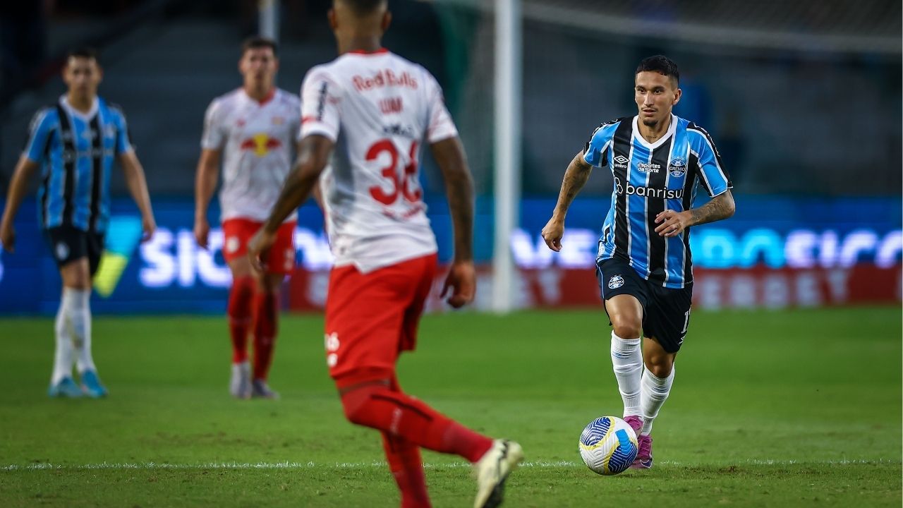 Dodi volante do Grêmio em partida pelo Brasileirão contra o RedBull Brangantino