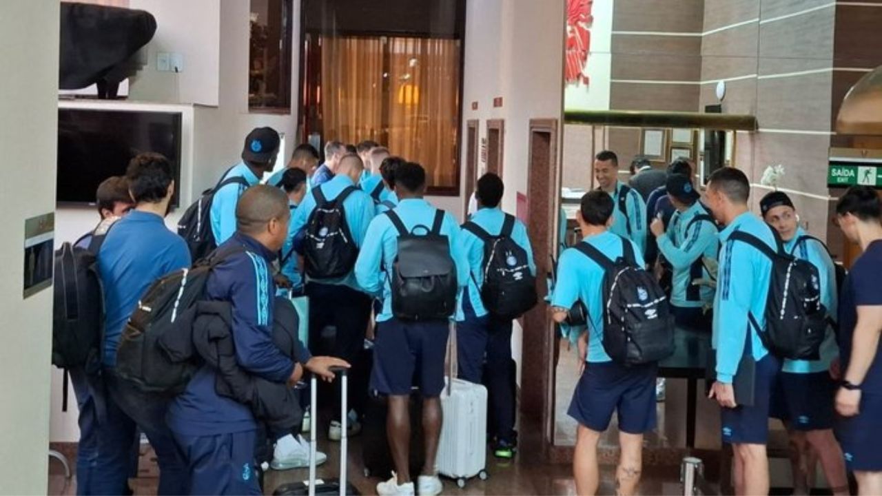 Chegada do Grêmio no hotel em Gôiania