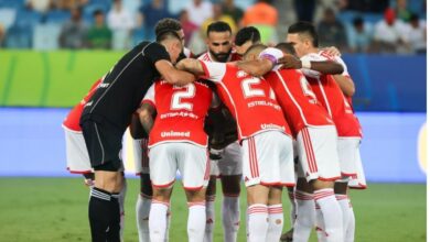 jogadores do internacional reunidos