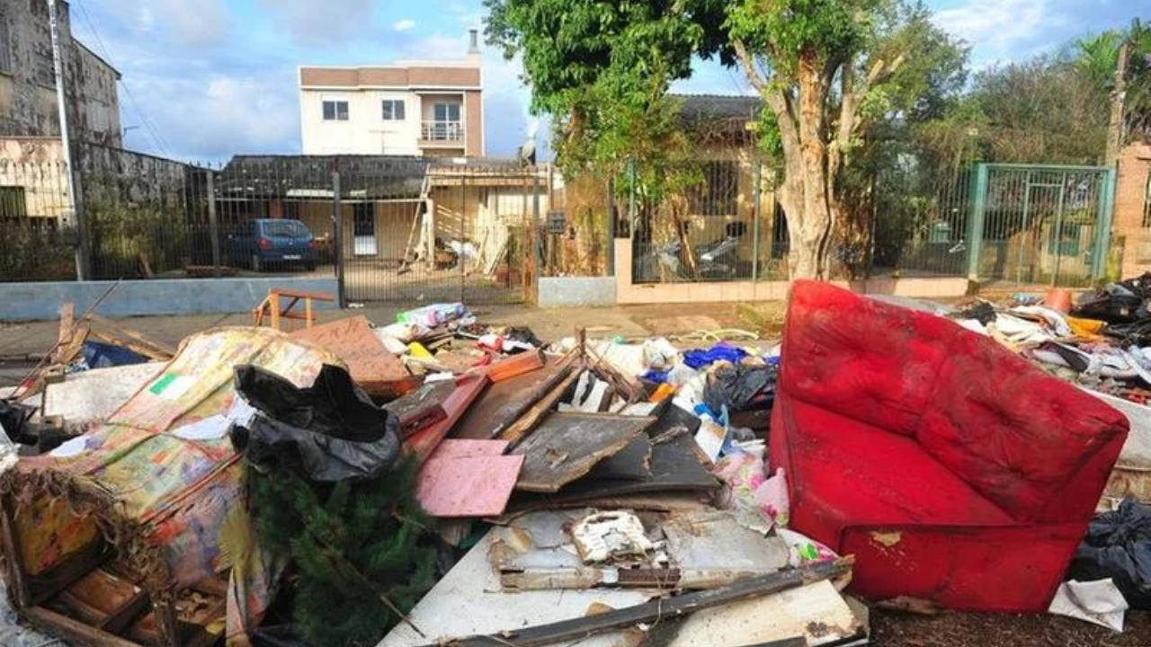 moradores reclamam de acumulo de lixo 