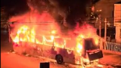 onibus pega fogo em bairro de poa