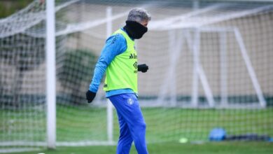 renato participa de treino do gremio