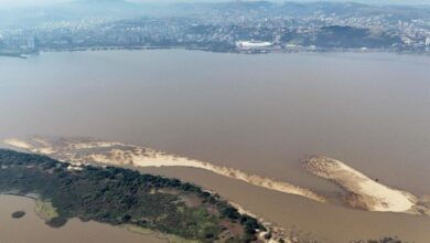 Guaíba tem banco de areia formado e nova “ilha” é observada em Porto Alegre