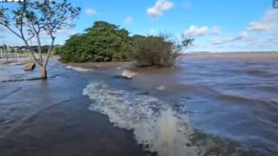 guaiba sobe nivel em porto alegre