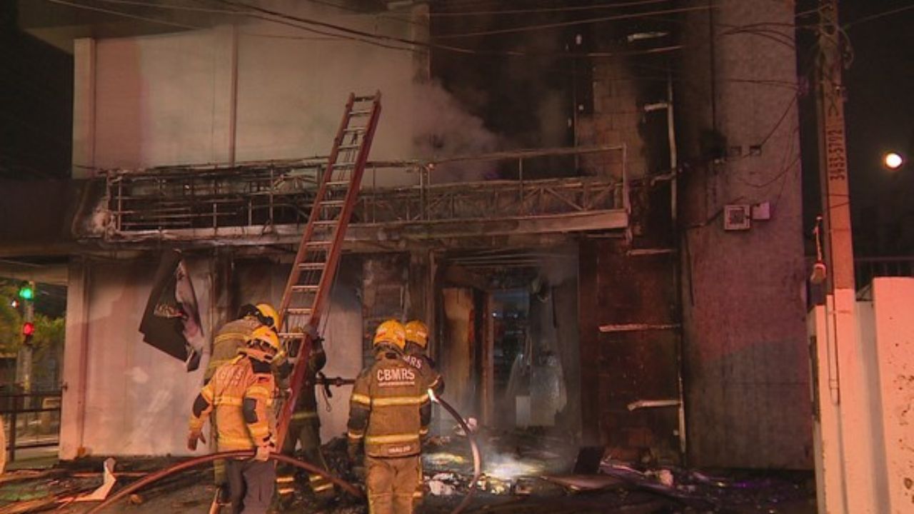 incêndio em farmácia na Zona Sul de Porto Alegre