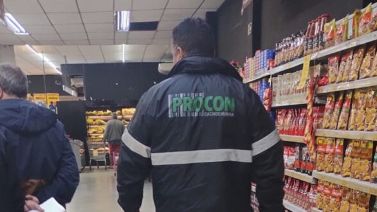 Procon autua produtos que tiveram contato com as enchentes em Porto Alegre