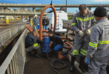 Trecho alagado na Voluntários da Pátria começa processo de drenagem em Porto Alegre / falta de agua