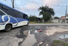 Estrada em Canoas tem cratera que trouxe o caos no trânsito