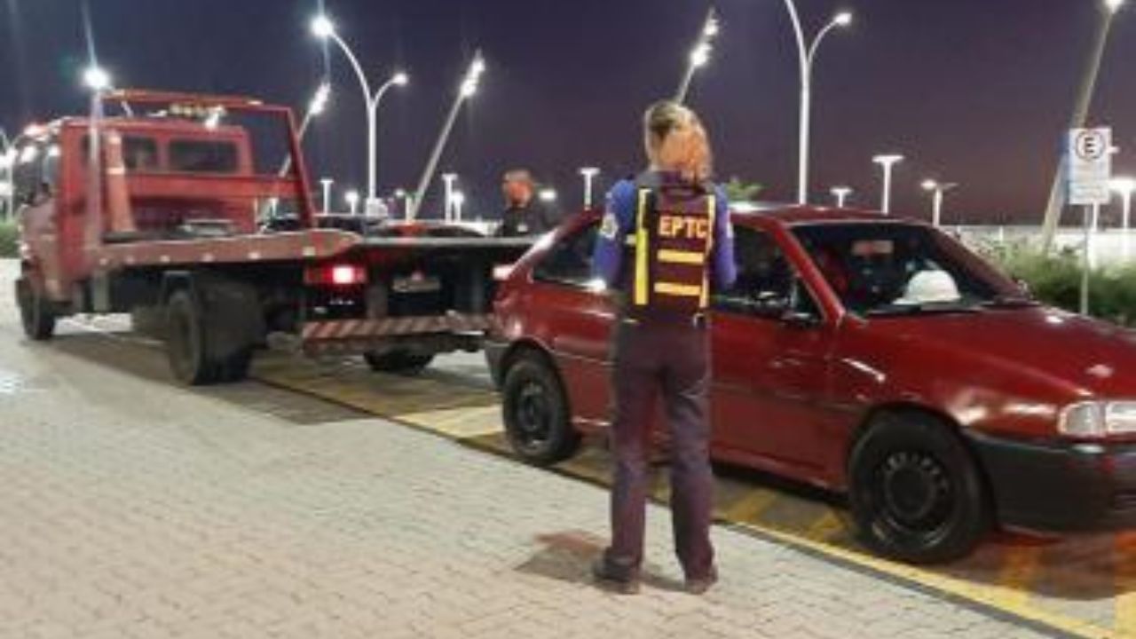 EPTC registra número surreal de veículos estacionados de forma irregular em Porto Alegre