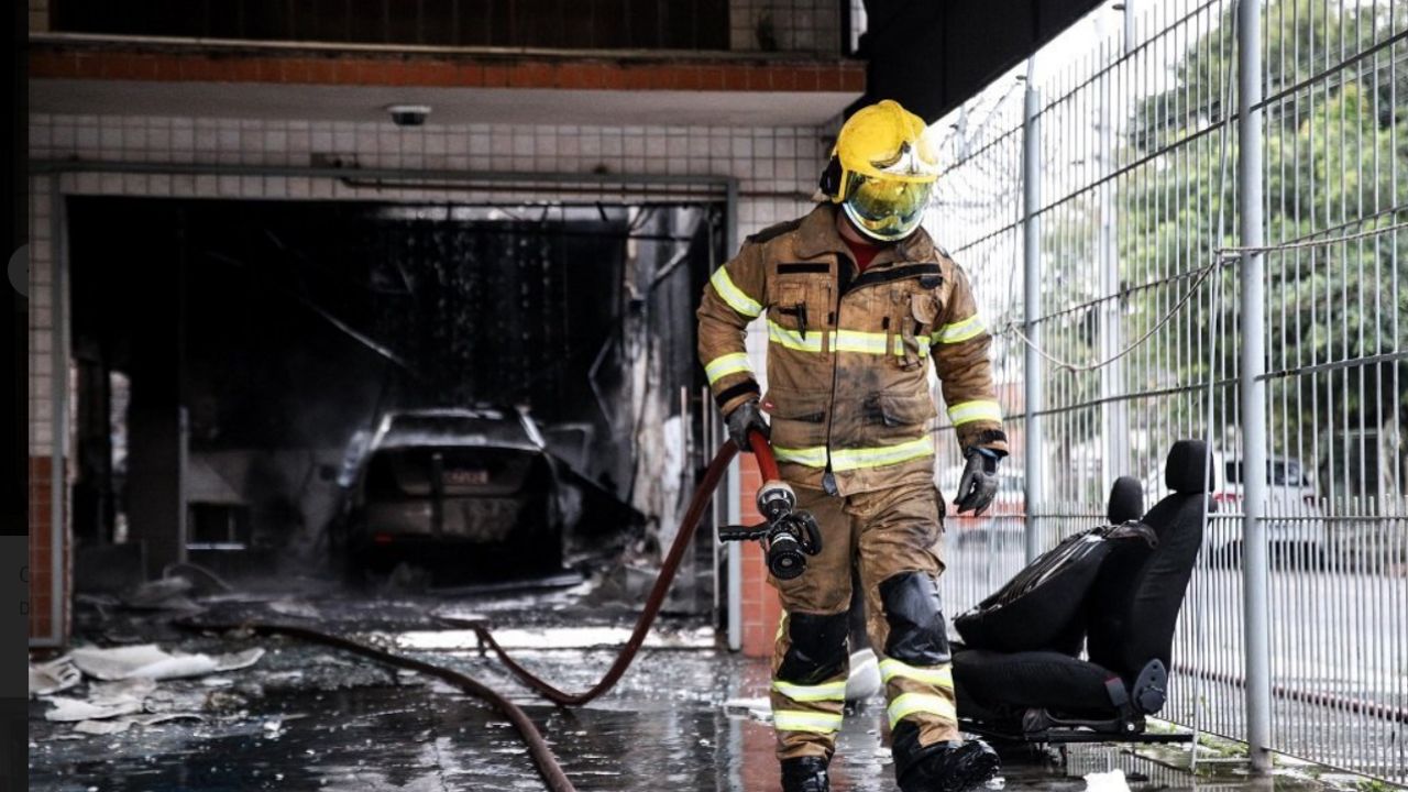 Incêndio devasta estética automotiva em Porto Alegre