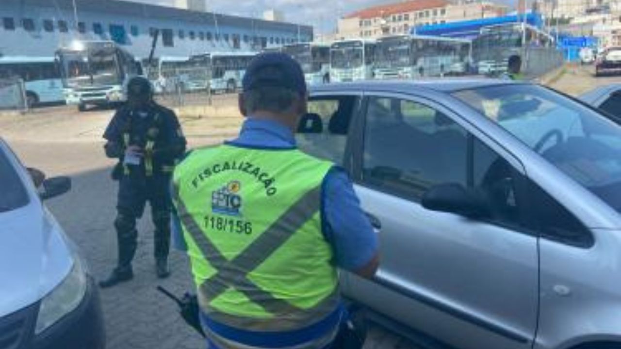 EPTC registra número surreal de veículos estacionados de forma irregular em Porto Alegre