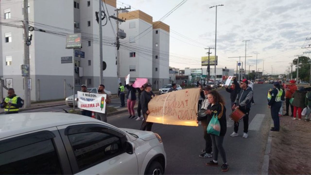 Moradores da Restinga protestam por mais segurança em local que já teve duas mortes em 2024