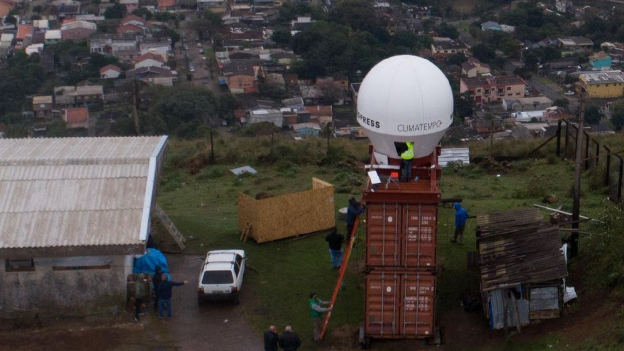 Novo radar meteorológico é instalado em Porto Alegre