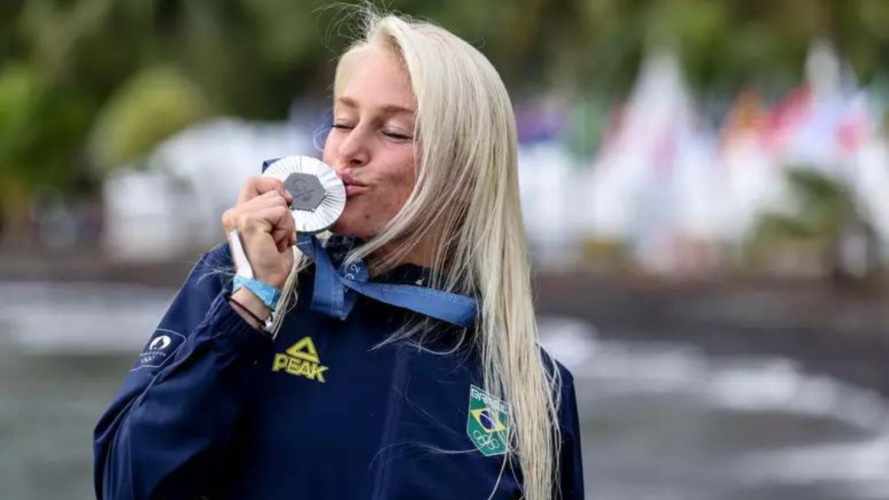 Surfista natural de Porto Alegre conquista medalha nas Olimpíadas da Paris Tatiana Weston