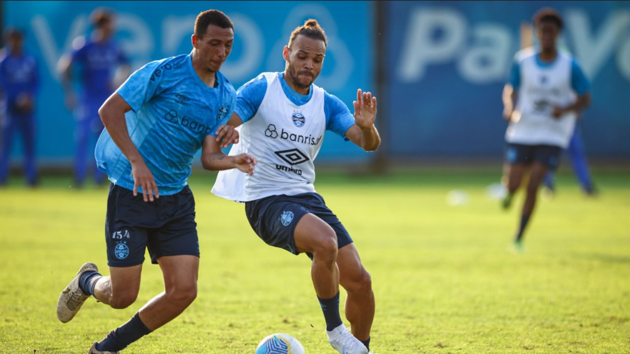 Braithwaite costa treino do grêmio