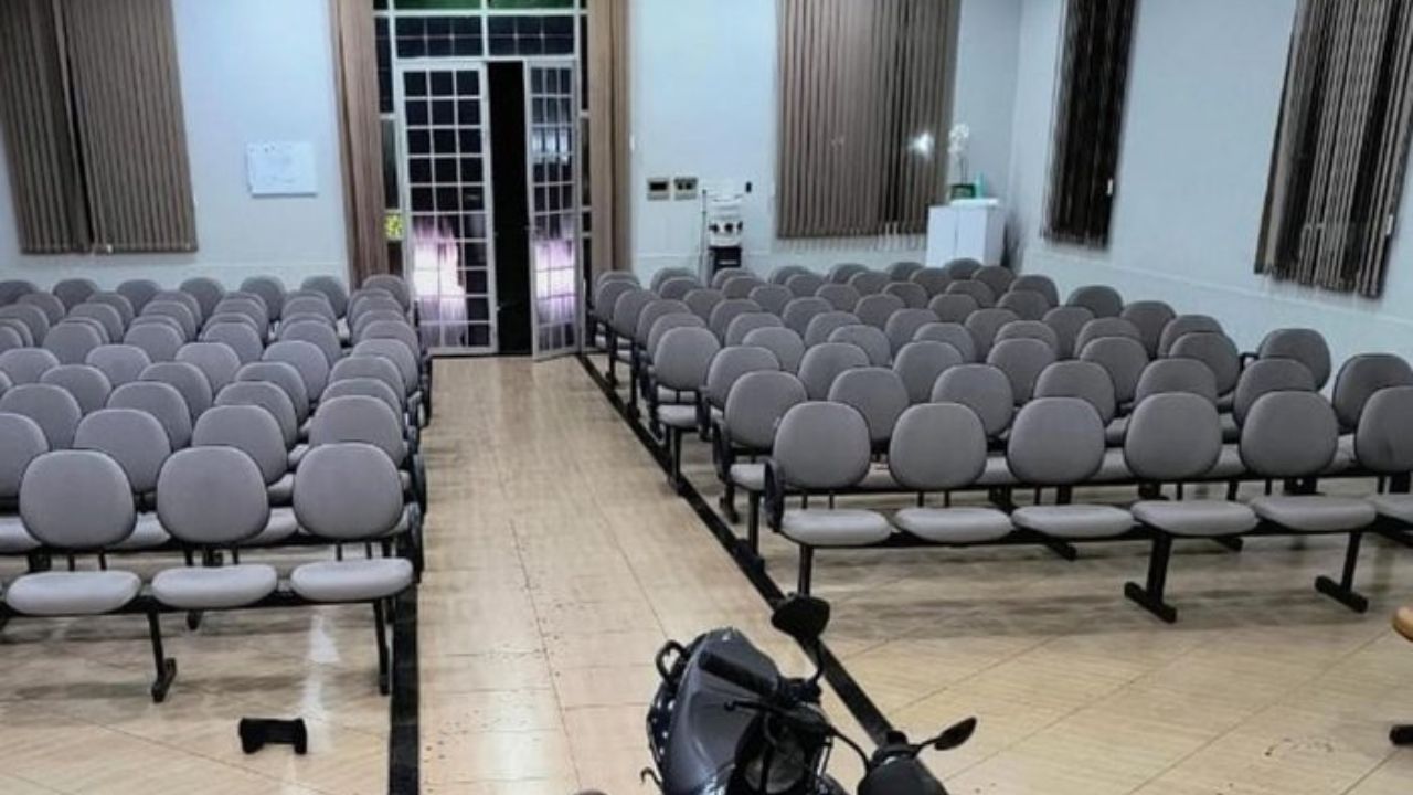 violencia em culto, homem vai preso