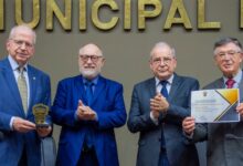 Troféu Câmara Municipal de Porto Alegre reconhece 200 anos de serviço da Santa Casa