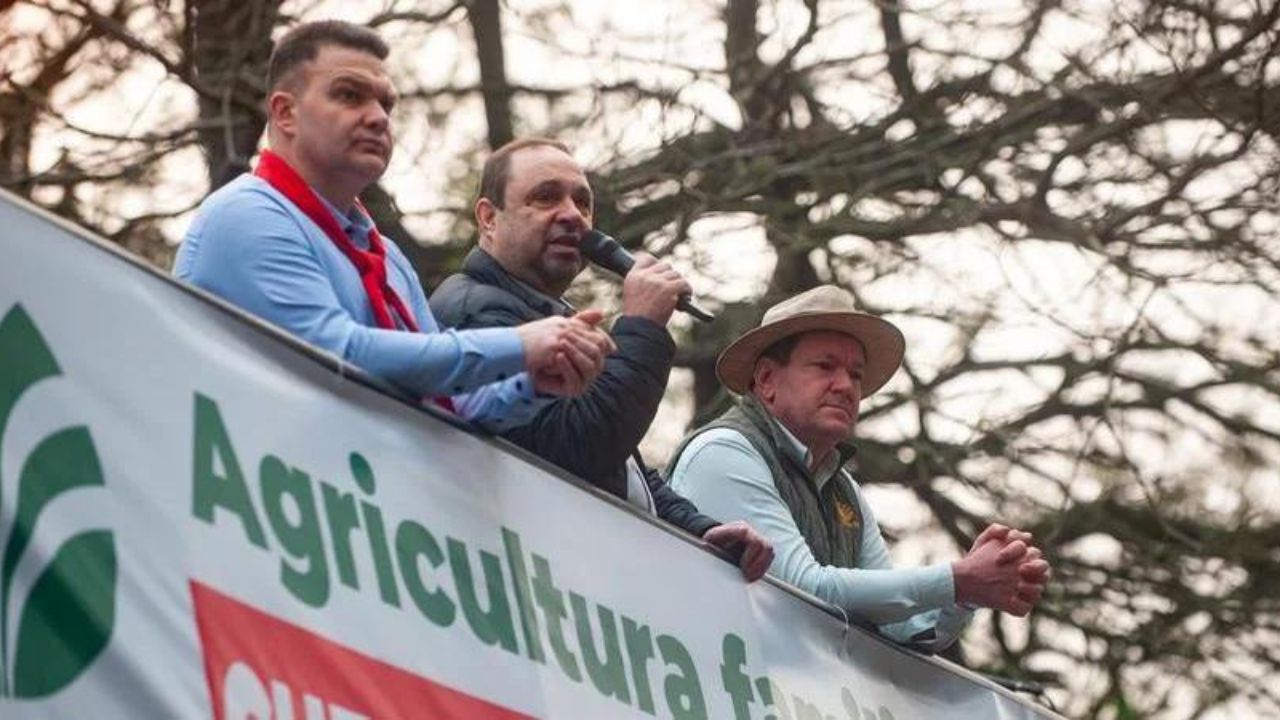 protesto de agricultores porto alegre